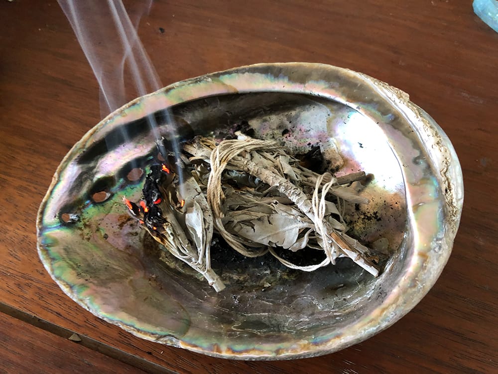 smudging tutorial on a table